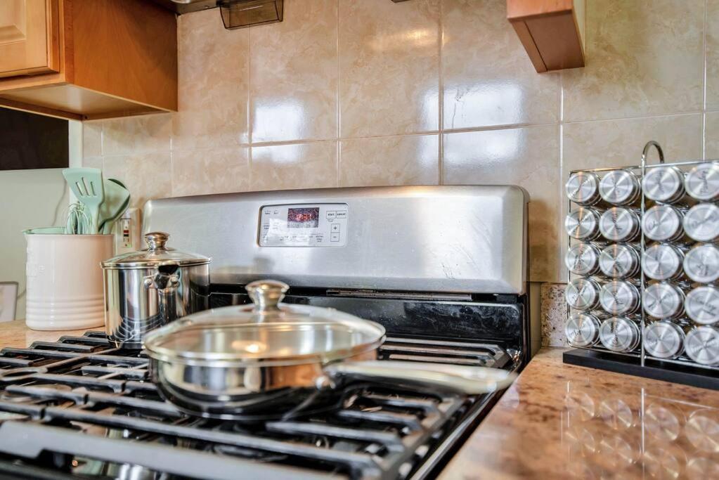Golden Gem In Heart Of East Rock Quiet 3Br Near Dt And Yale Apartment New Haven Bagian luar foto